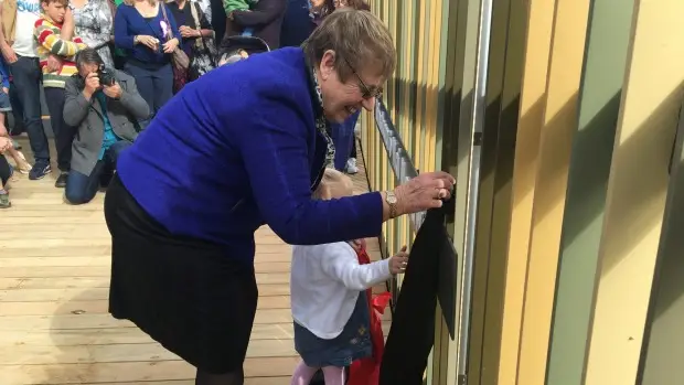 Local Board chariwoman Kay McIntyre unveils the lookout with a little community member.