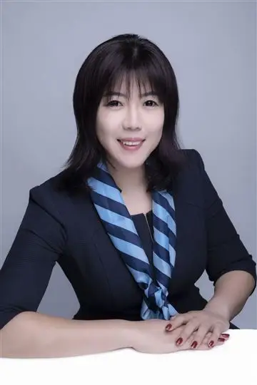 Amanda He